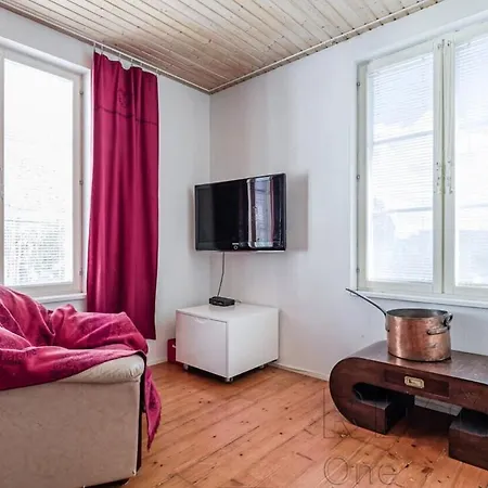 Light-filled Near Old Town & - Free Parking - Close To Port Tallin