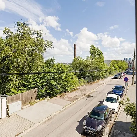 Cozy Near Port & Old Town With Free Parking!