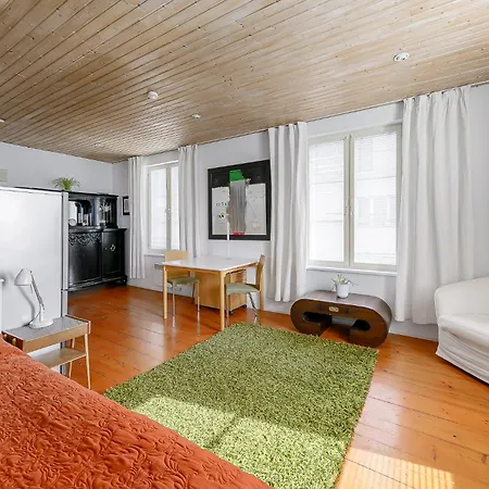 Light-filled Near Old Town & - Free Parking - Close To Port Apartment